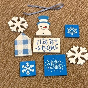 Winter themed  8 piece tiered tray set